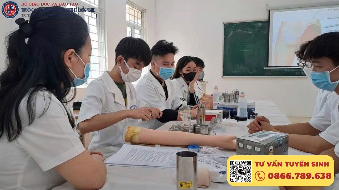 Tại sao nên học Cao đẳng Y sĩ đa khoa ngay từ bây giờ?