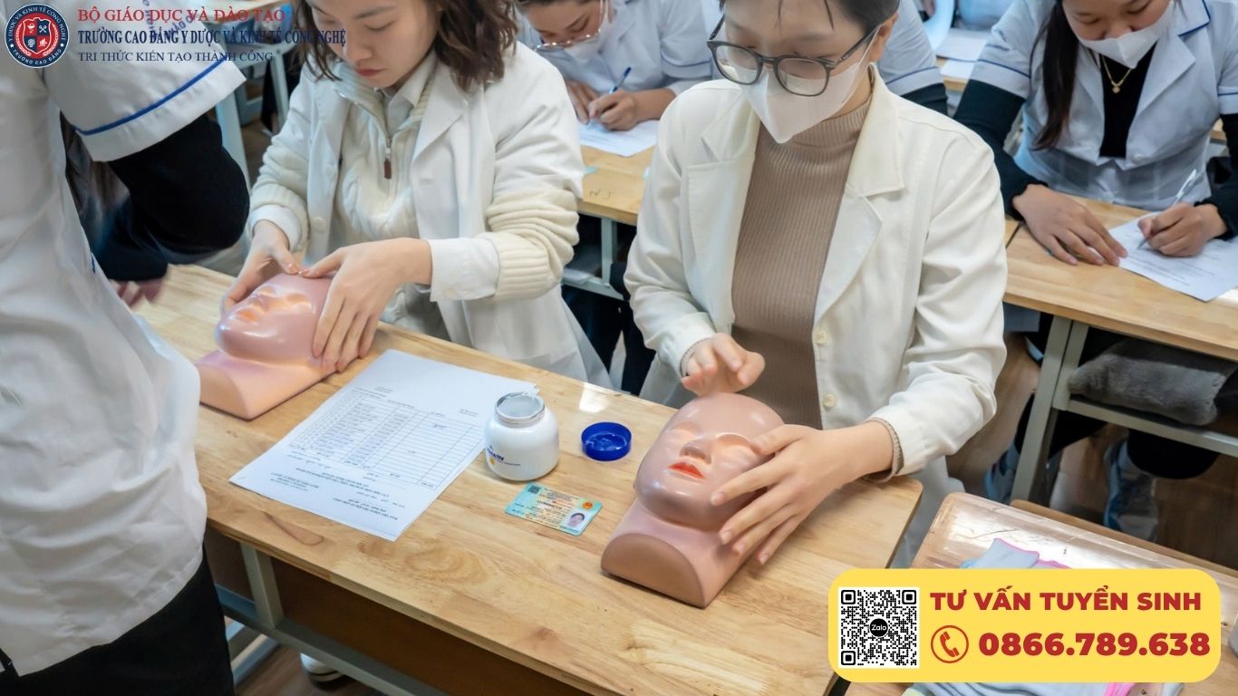 Khoá học chăm sóc da: Học gì, học bao lâu, học phí bao nhiêu và cách chọn nơi học uy tín. Học chăm sóc da chuẩn y khoa ngay hôm nay