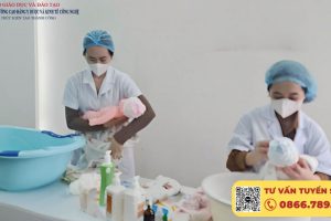 Khoá học chăm sóc mẹ và bé sau sinh cơ bản đến chuyên sâu