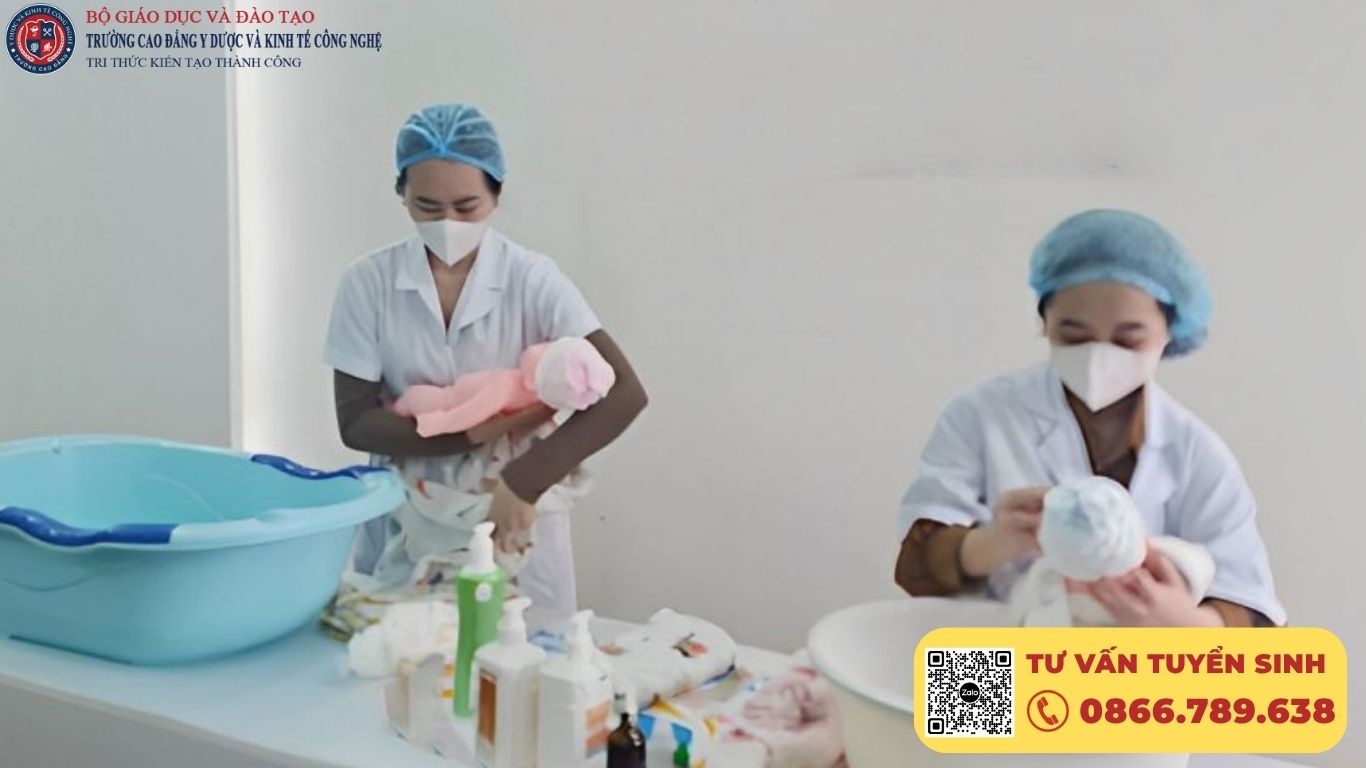Khoá học chăm sóc mẹ và bé sau sinh cơ bản đến chuyên sâu