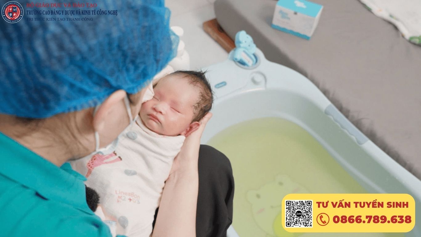 Học khoá học chăm sóc mẹ và bé sau sinh sẽ được học những gì?