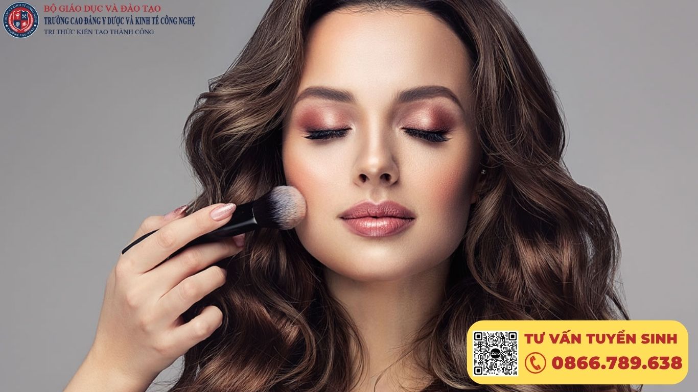 TẠI SAO NÊN HỌC KHÓA MAKEUP TRONG 2026?