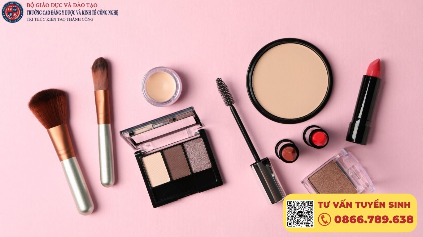 Đào tạo kỹ năng trang điểm chuyên nghiệp, bao gồm kỹ thuật nền tảng (skincare, nền, contour) đến nâng cao (cô dâu, sự kiện, sân khấu)