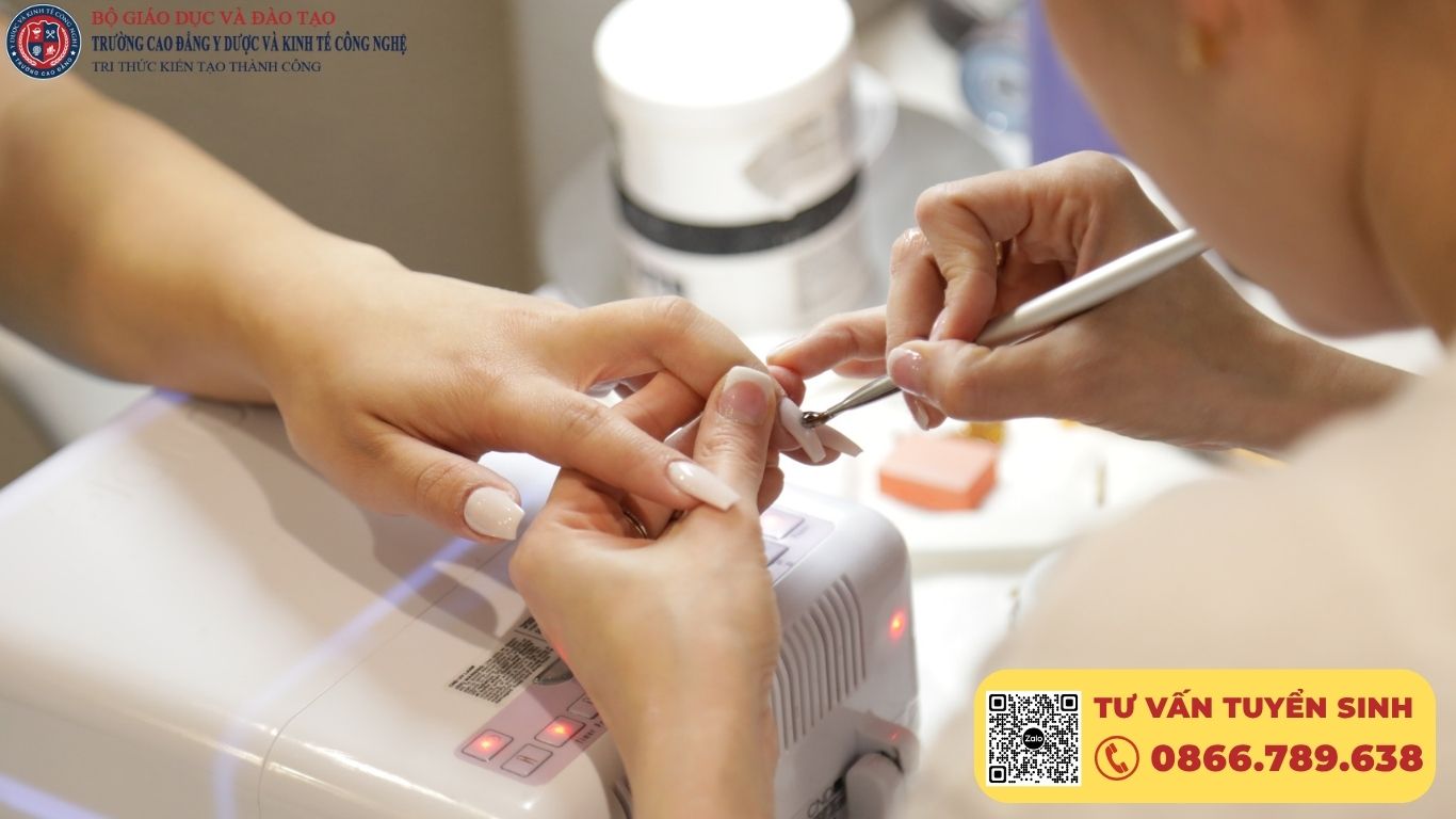 Khoá học nail: Cơ bản đến chuyên sâu, học cấp tốc, đi nước ngoài