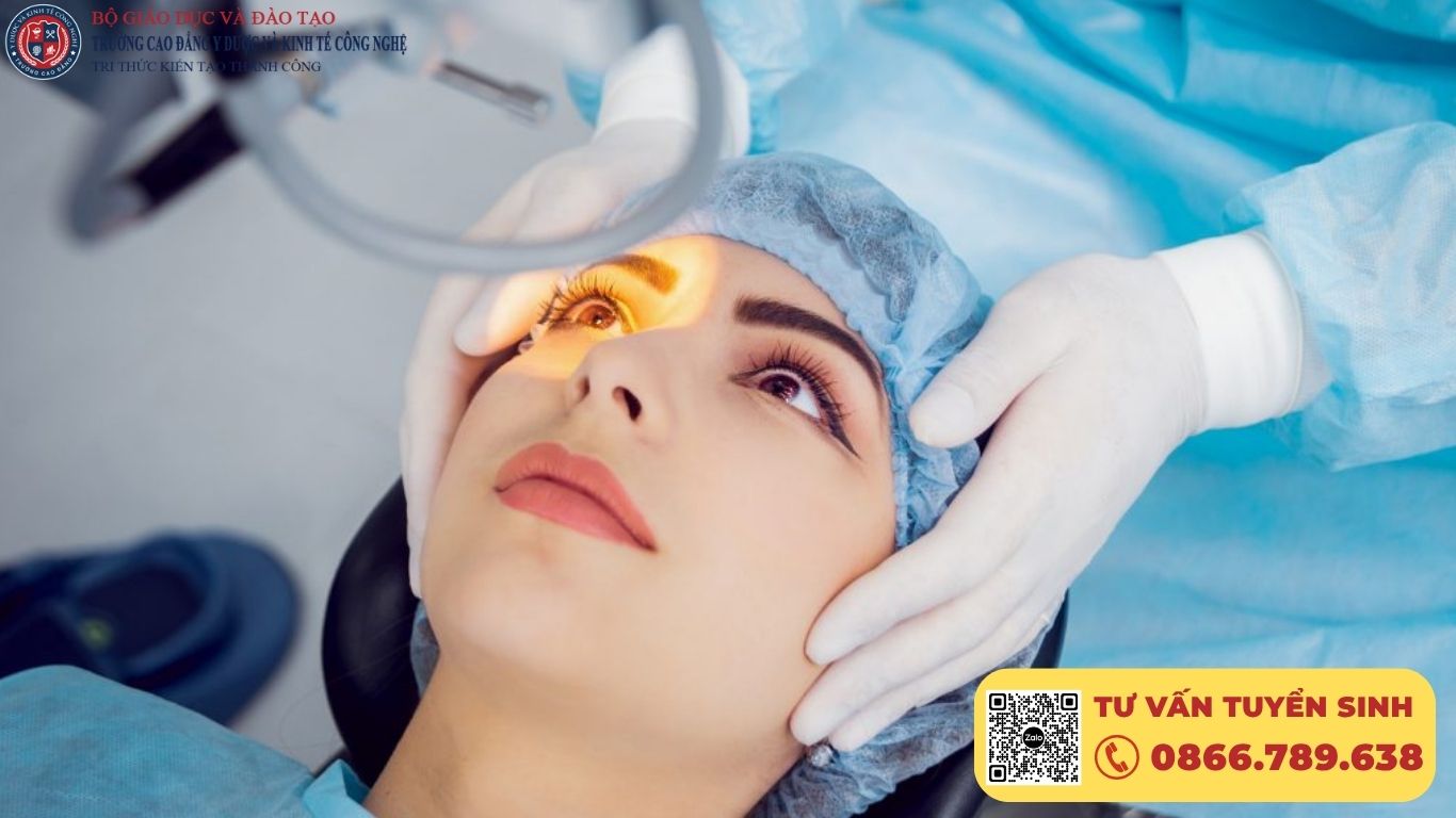 Khoá học ứng dụng laser trong thẩm mỹ thực hành 75%, học phí 18 triệu, cam kết việc làm 94%. Nhận chứng chỉ hợp pháp sau khoá học